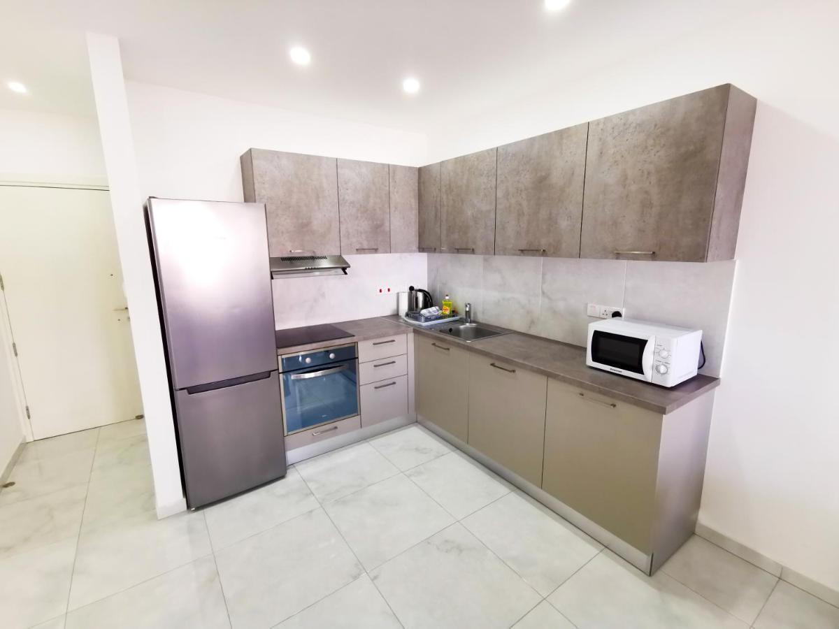 Sunny Daze Seaview Apartment Larnaca Exterior photo